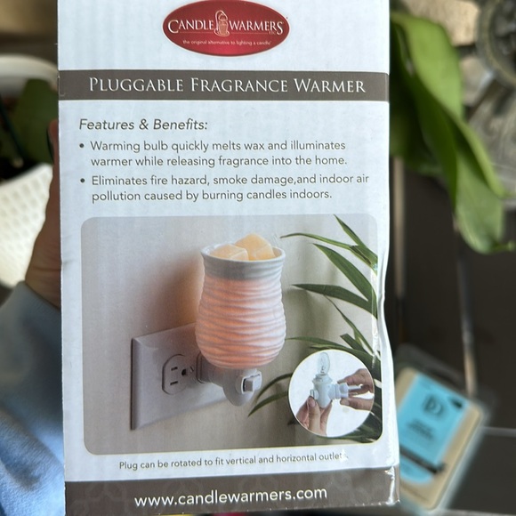 Brand new! Plug in wax warmer with 2 scented waxes - Picture 4 of 6